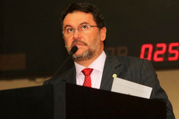 Base governista volta a criticar secret�rio de Taques