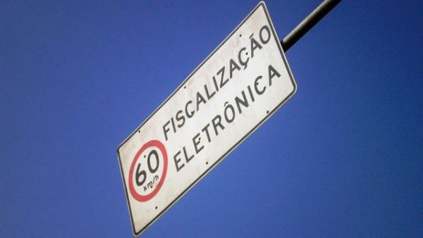 Vereador de Cuiab� vai � Justi�a para anular todas as multas de radares em avenida e pede devolu��o de dinheiro