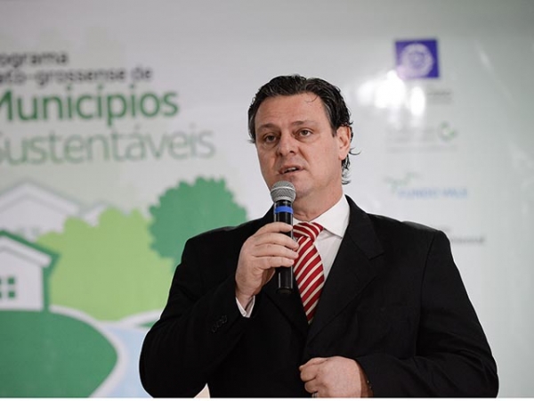 Carlos F�varo diz que governo vai investir no desenvolvimento dos munic�pios