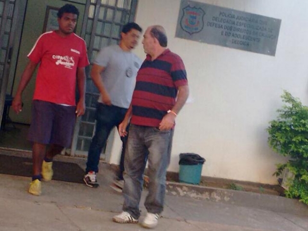 Professores de futebol s�o presos por suspeita de abusar de dezenas de meninos em Cuiab� 