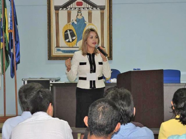 Ju�za profere palestra em Ju�na sobre atua��o em Cejusc