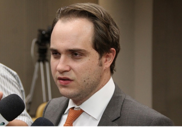 �Estamos ensinando o MPE a trabalhar�, diz advogado de Riva