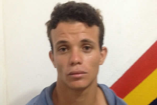 Pol�cia Militar prende dois por furto em Nova Fronteira, distrito de Tabapor�.