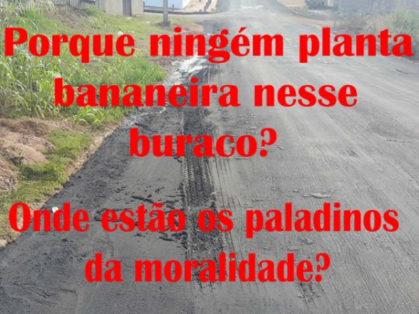 Caminh�o destr�i asfalto que a prefeitura consertou.