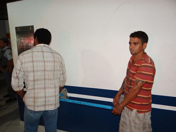 PM de Juara prende dois elementos por furto e recepta��o e apreende produtos furtados.