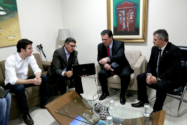 Investidores apresentam projeto de minera��o para o Governo