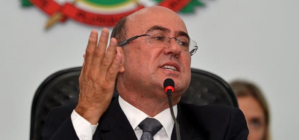 Sequestro de bens de ex-deputado Riva � destaque no 