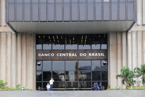 Banco Central prev� infla��o de 9% em 2015 e poss�vel recess�o
