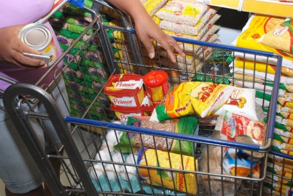 Leite, carne e tomate puxaram alta de 4,6% da cesta b�sica em Cuiab�