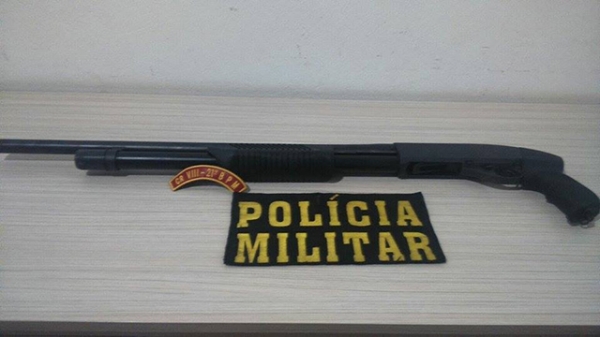 Homem tenta separar briga em fam�lia e � agredido com coronhadas e agressor � preso.