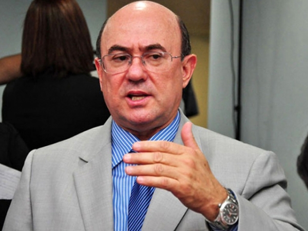Ju�za 'tira licen�a' de 1 dia e volta para interrogar Riva nesta ter�a-feira, 14 de julho.