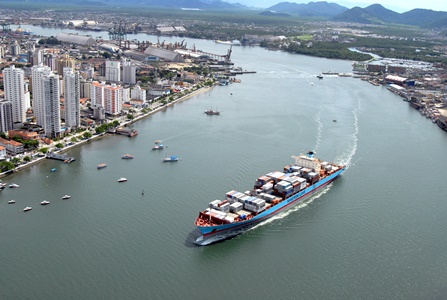 Porto de Santos tem recorde de movimenta��o com exporta��o de soja, a��car e �leo