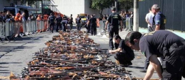 2 mil armas de colecionadores foram parar nas m�os de bandidos nos �ltimos 12 anos