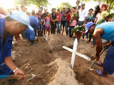 Brasil teve em m�dia 143 assassinatos por dia em 2014