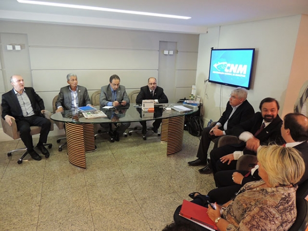 Prefeitos retomam mobiliza��o em Bras�lia para cobrar atendimento de reivindica��es