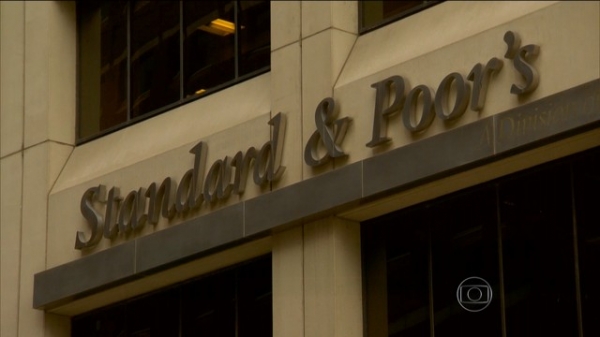 Ag�ncia de risco indica que pode tirar grau de investimento do Brasil