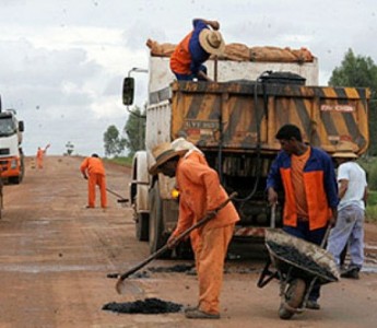 Sudeco garante R$ 2 milh�es para pavimenta��o em MT