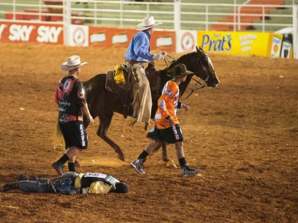 Cowboys mato-grossenses sofrem fraturas em Festa de Pe�o de Barretos