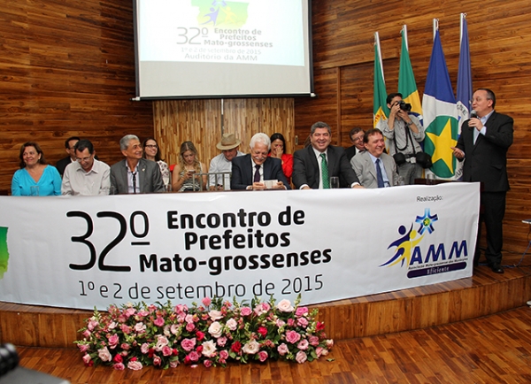 Prefeitos debatem alternativas para crise  financeira em reuni�o na AMM 