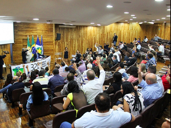 Ex-prefeitos poder�o se candidatar � presid�ncia da AMM