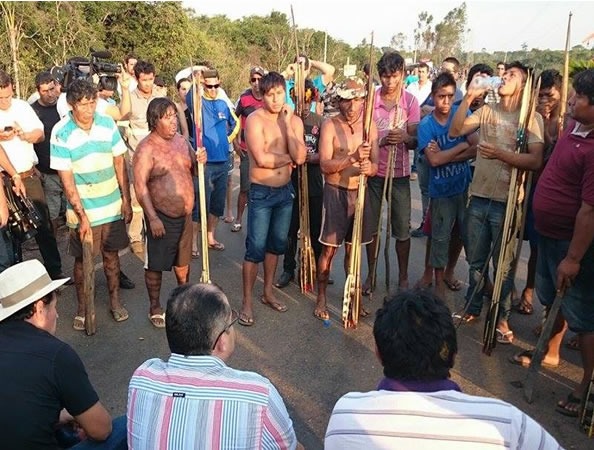 Ind�genas liberam parcialmente Rodovia MT-170, mas o bloqueio deve continuar hoje