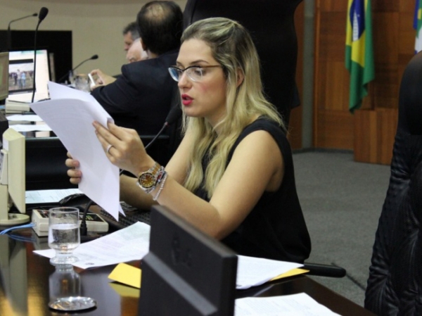 Projeto de Lei de Janaina da gratuidade para primeira habilita��o de pessoas baixa renda