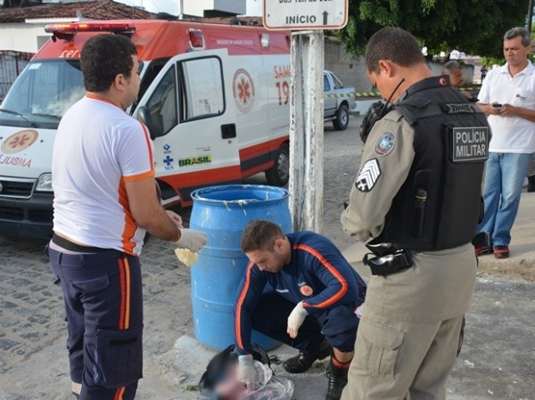 Beb� � encontrado morto dentro de tambor de lixo