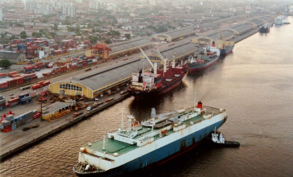 Porto de Santos movimenta 11,36 milh�es de toneladas em agosto