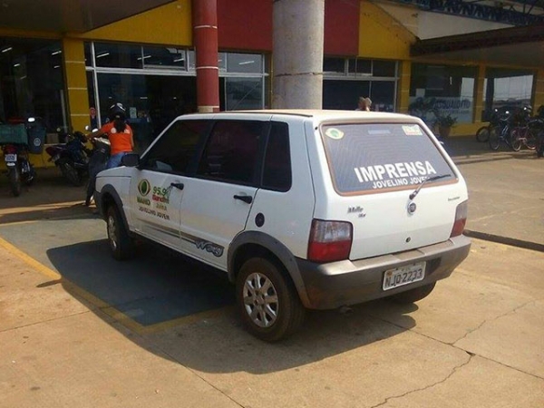 Viatura da imprensa estaciona em vaga de deficiente em Ju�na.