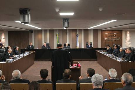 Tribunal recomenda reprova��o das contas do governo Dilma de 2014