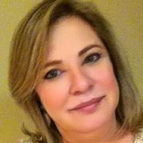 Esposa de empres�rio comete suic�dio no banheiro de casa em Col�der