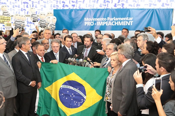 Novo pedido de impeachment d Dilma ser� registrado hoje (15/10) em cart�rio de SP e sexta-feira na C�mara