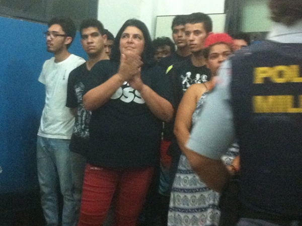 Manifestantes depredam C�mara em MT ap�s aprova��o de projeto de lei para contratar OS