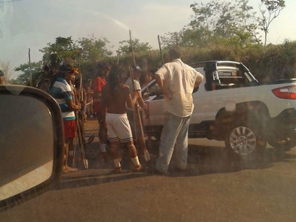 �ndios Enawen� Naw� fecham ponte do Rio Juruena e iniciam cobran�a de ped�gio!