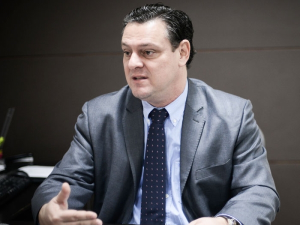 F�varo diz ser incoerente Jana�na Riva ficar no PSD