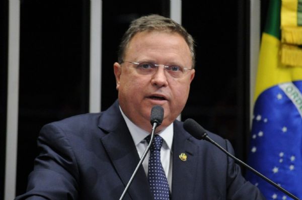 Blairo Maggi confirma filia��o ao PMDB para a pr�xima ter�a-feira e diz que Bezerra � 