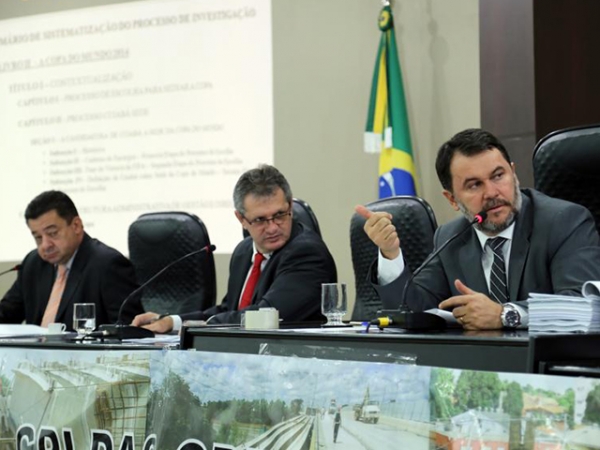 Diretora do Minist�rio das Cidades acusada de fraude em parecer do VLT presta depoimento quarta