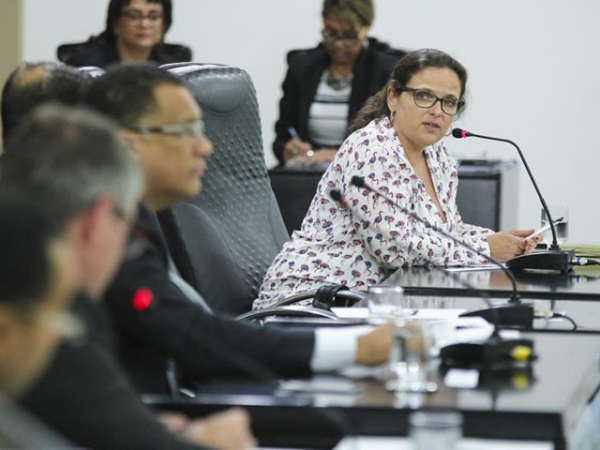 Termo de distrato do BRT desmente depoimento de diretora do Minist�rio das Cidades