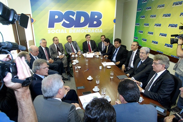  Decis�o do Senado de manter pris�o de l�der do governo foi acertada, avaliam deputados