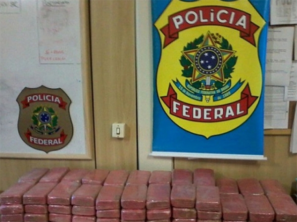 PF apreende avi�o que levava 93 kg de coca�na em MT