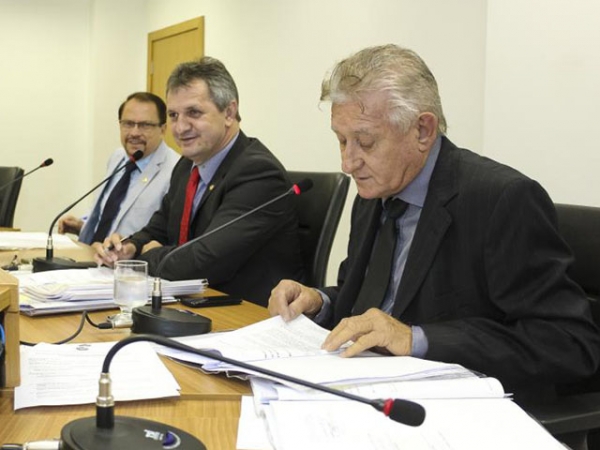 AL oficializa CPI, deputados divergem sobre amplia��o de investiga��o