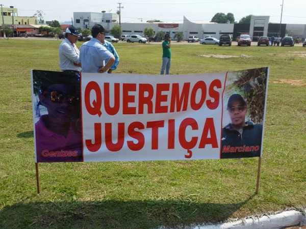 Revolta em Ju�na com o desaparecimento de dois rapazes da cidade e popula��o pede justi�a.