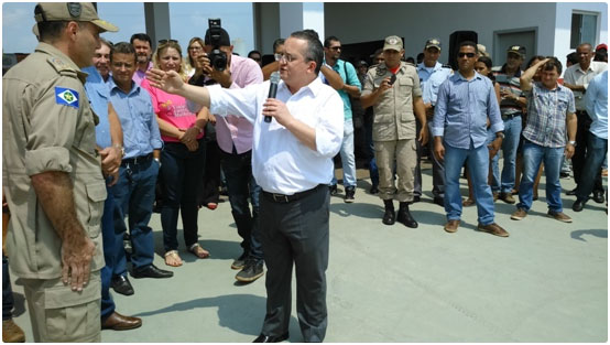 Governador Pedro Taques inaugura Unidade do Corpo de Bombeiros em Ju�na.