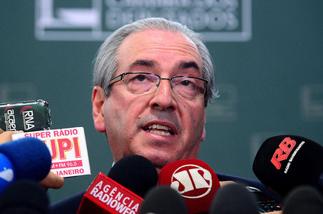 Pol�cia Federal cerca casas de Cunha e cumpre mandados de busca e apreens�o