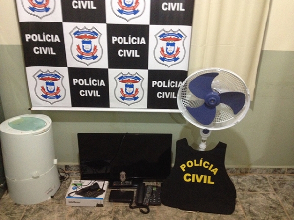 Suspeito � preso com objetos furtados da casa de vizinho em Nova Cana� do Norte