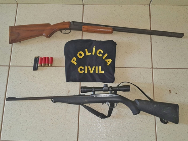 Pol�cia Civil e SEMA apreendem armas, muni��o madeira e m�quinas em fazenda de litigio em Juara.