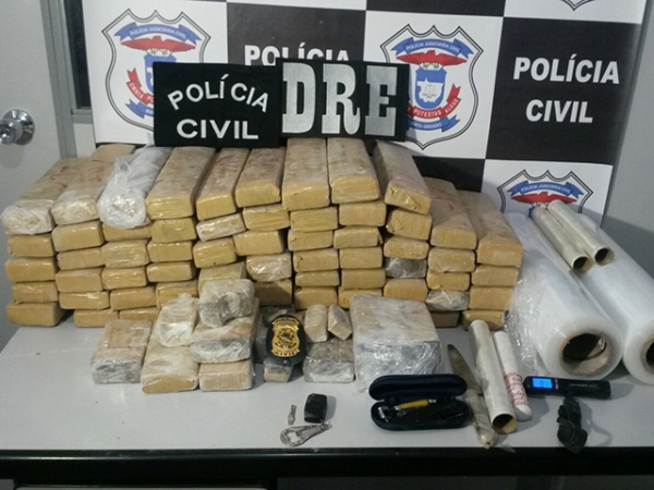 Cerca de 70 tabletes de maconha s�o apreendidos pela DRE