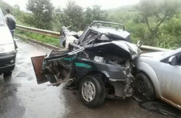 Acidente envolvendo cinco ve�culos na BR-364 deixa um morto