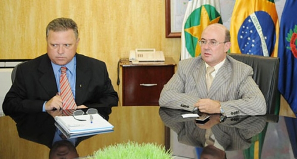 Riva decide fazer dela��o premiada e mira poderes e senador de MT