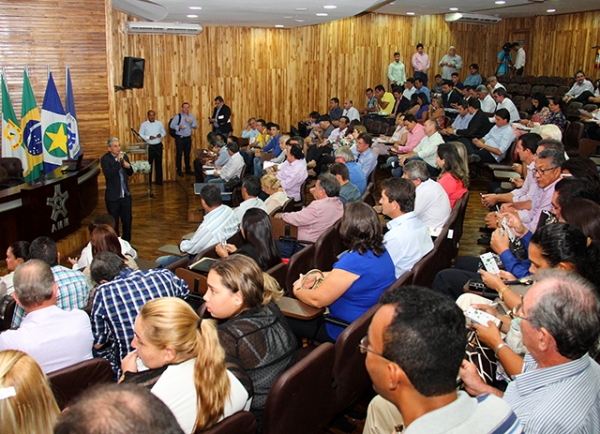 AMM re�ne prefeitos e Seduc para debater repasse do transporte escolar